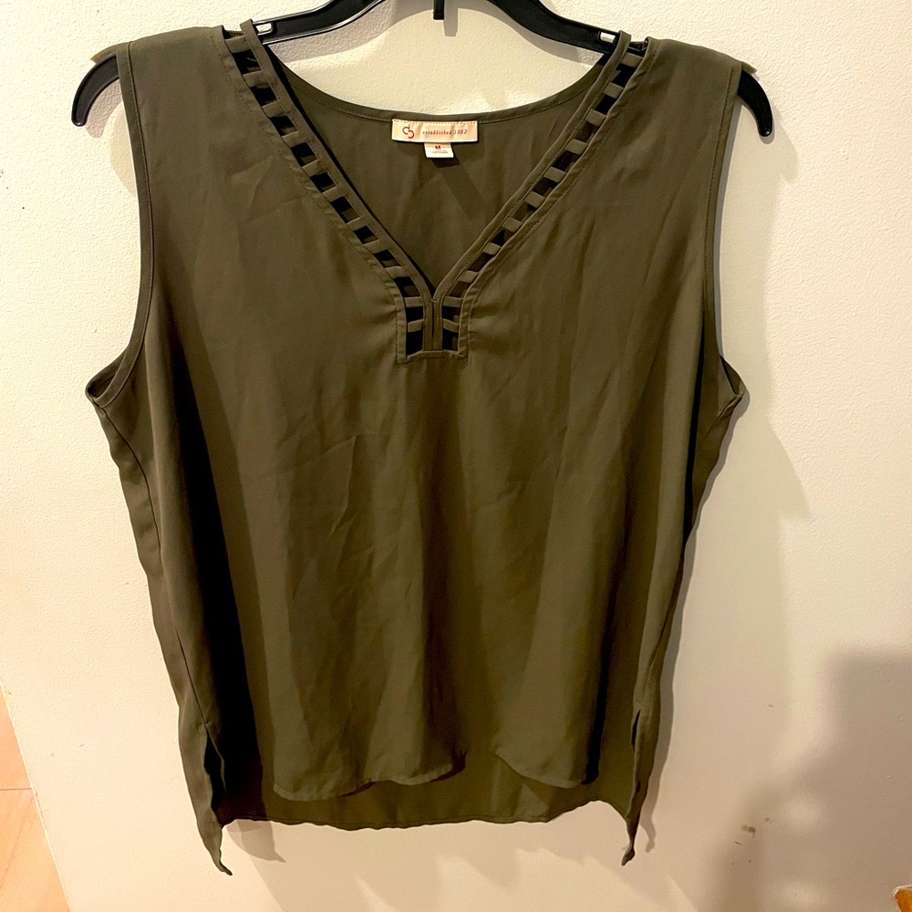 Sleeveless blouse